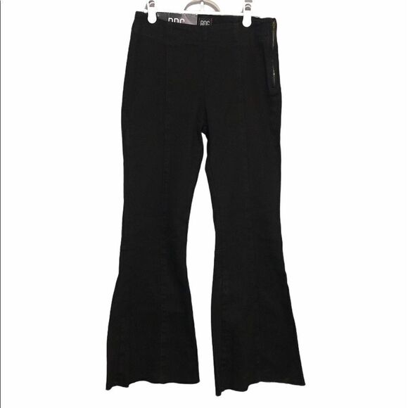 𝅺🆕 UO BDG Cropped Flare Raw Hem Jeans - Picture 2 of 9